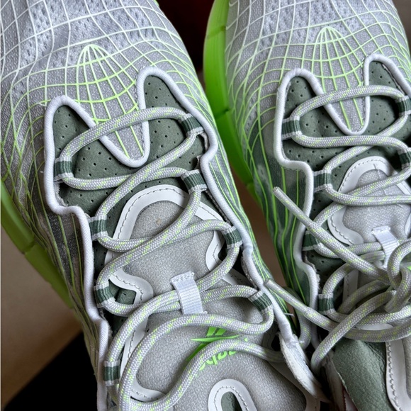 Reebok Zig Kinetica II Sneaker - Picture 6 of 10